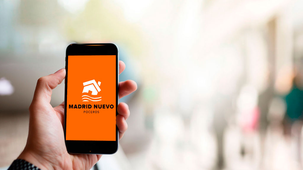 Imagen de un telefono movil listo para llamar a Madrid Poceros o consultando su página web